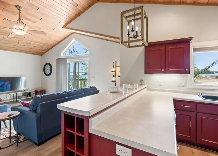 Upper Deck By Simple Life Rentals