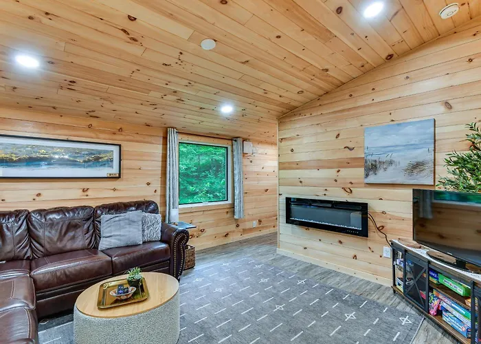 Explore Lakes & Beaches! Creekside Glen Arbor Home