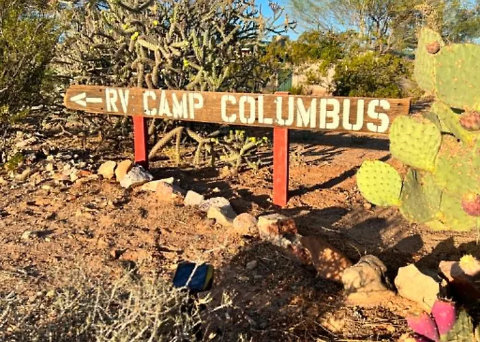 Hole In The Wall Getaway - Usa Mexico Border Campsite
