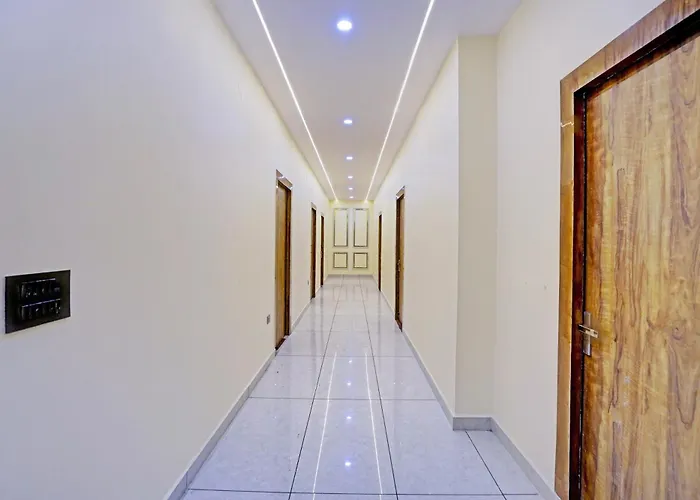 Hotel O J V Courtyard