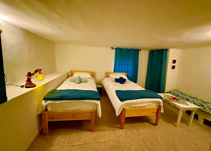 Taybeh Guest House البيت الشادي