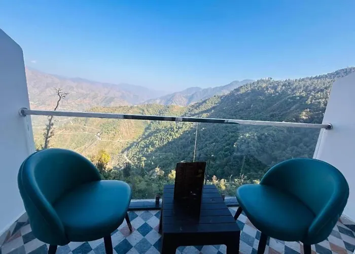 Himalayan River Resort, Manali- #Riverside #Private Parking #Scenic River & Mountain View #Open Cafe # Spacious Room #Big Garden With Campfire