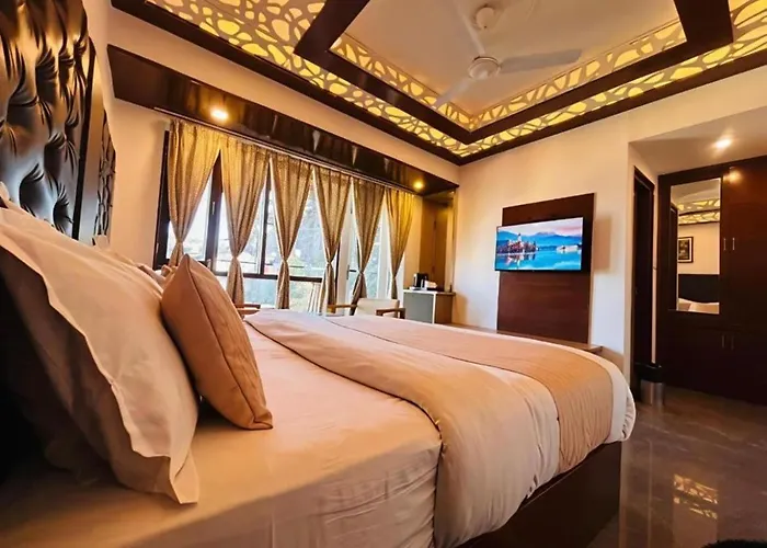 Himalayan River Resort, Manali- #Riverside #Private Parking #Scenic River & Mountain View #Open Cafe # Spacious Room #Big Garden With Campfire