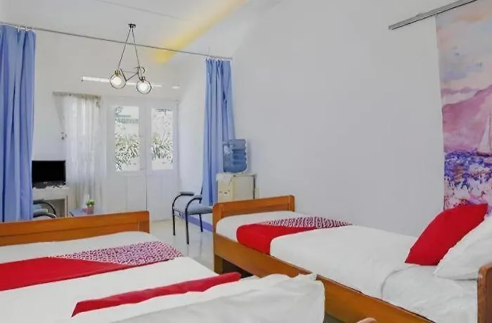 Oyo 90352 Villa Agape 2