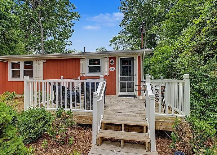 Maple Ridge Red Cottage Hot Tub