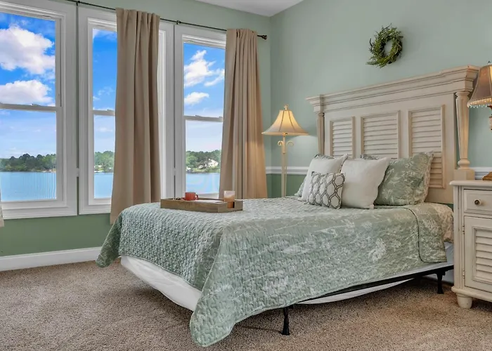 Lakefront Getaway With Dock, Pool, Sunset Games