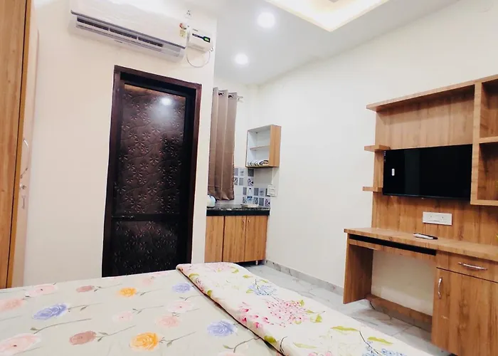 Hotel Wonder Stays - For Couples, Students, Faculties, Corporates
