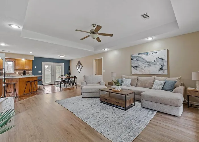 Family Oasis In Jonesboro! 4Bd, 2Ba House High Speed Wifi!