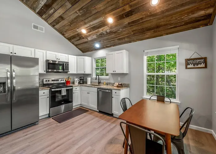 Idilic Cozy Rustic Cabin In Fort Payne, Alabama