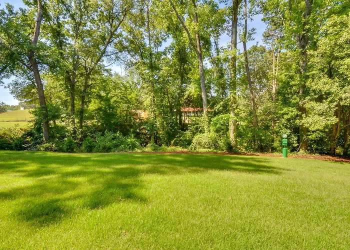 1 Mi To Lake Hartwell: Updated Retreat W/ Patio!