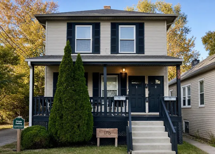 Cozy Old Chicago Style Retreat In Evanston