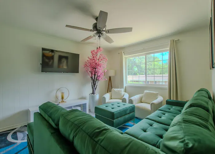 The Homestead Luxury Cozy 2Br Apartment In Nacogdoches Near Sfa University And Downtown Pet Friendly Business Ready Extended Stays Welcome With Self Check In High Speed Wifi Full Kitchen In Unit Laundry Private Parking And Quiet Comfort