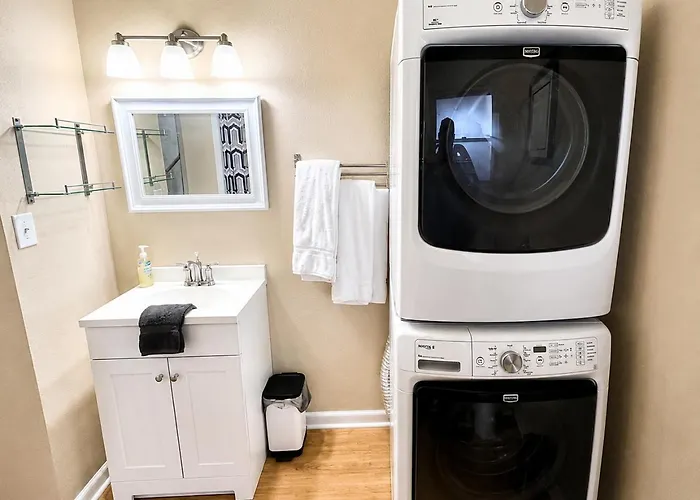 Central Private King Suit Washer Dryer 2 Miles To Hospital