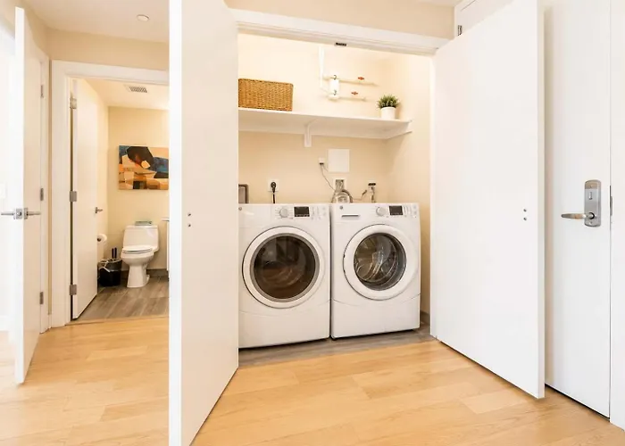 Luxury Apt Near Downtown