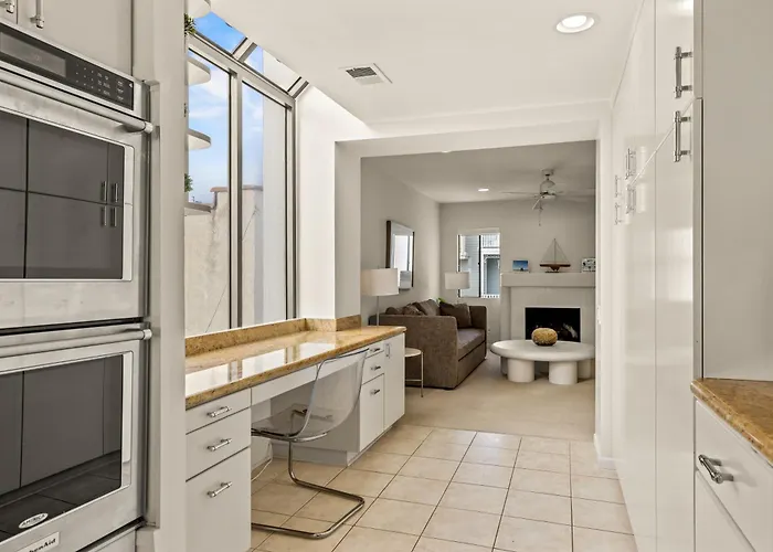 Ocean Front - 4 Bedroom Manhattan Beach Penthouse