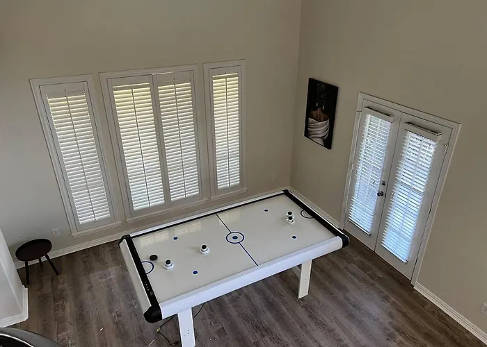 Lovejoy Serenity - Amazing Pool, Games, Movie Room
