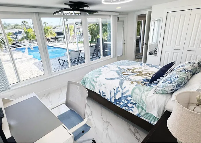 Waterfront Getaway With Pool, Dock & Kayaks