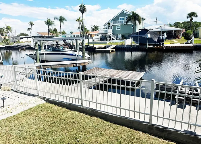 Waterfront Getaway With Pool, Dock & Kayaks