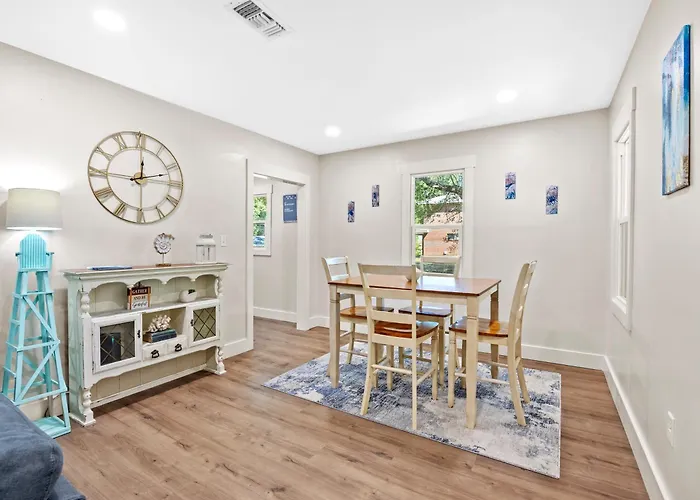 Modern Coastal Cottage Near Destin & Beaches