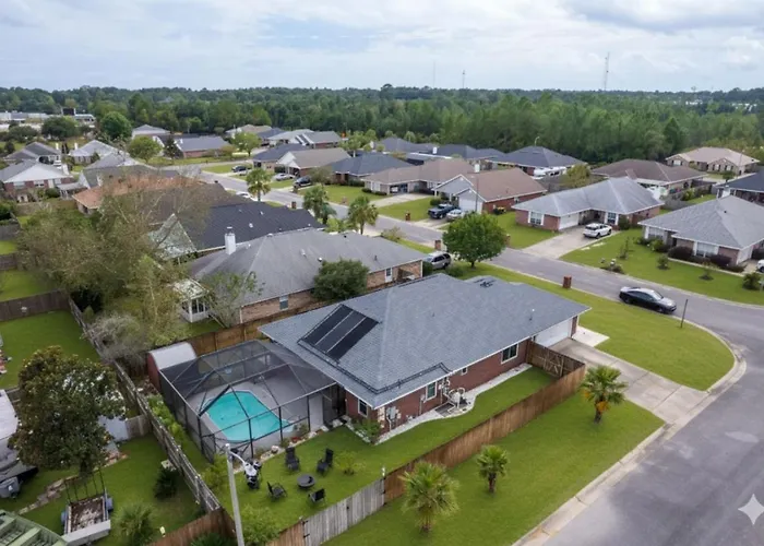Family Milton Home With Private Pool