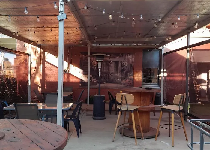 Jerilderie Hotel - Pub, Restaurant & Accommodation