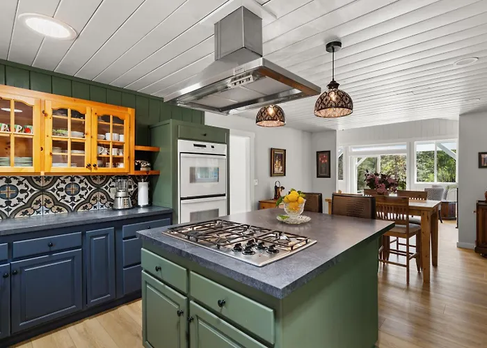5 Bedroom 4 Ba Shangri-La Redwood Lodge Retreat With Pool - Event Friendly Space