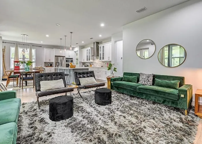 5 Bedrooms Patio Lounge Luxury Kitchen