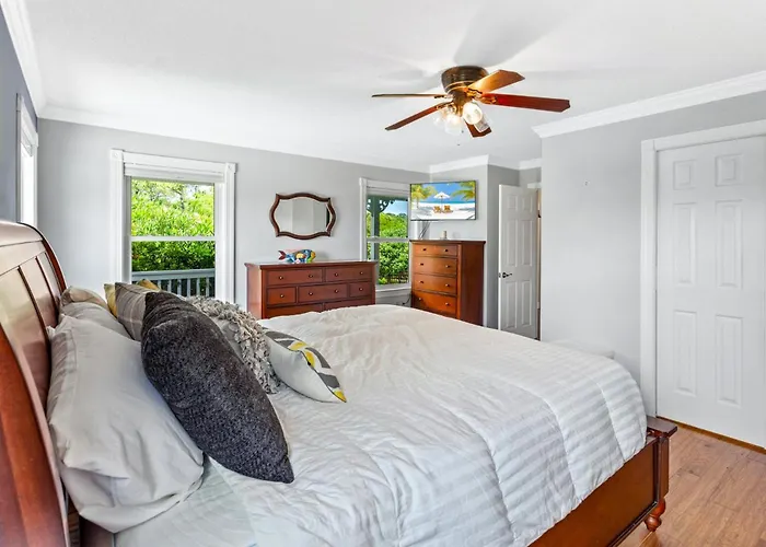 7585 - Roanoke Island Retreat