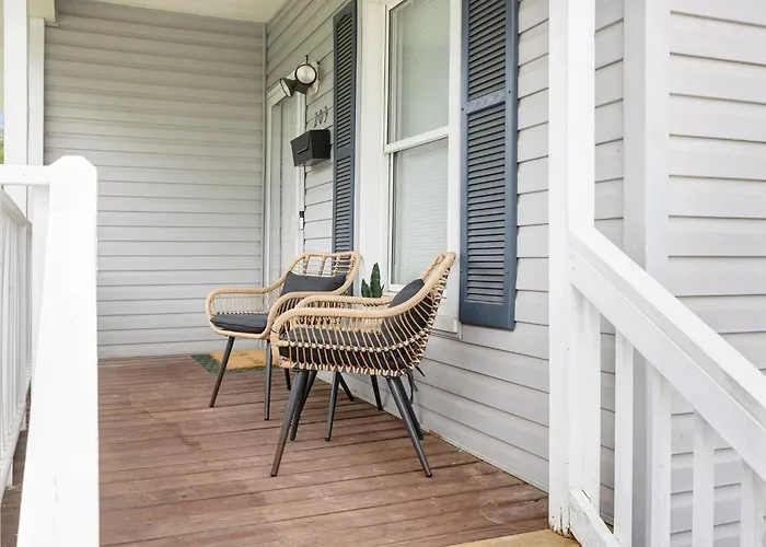 Charming Belmont Bungalow - 5 Min Walk To Downtown