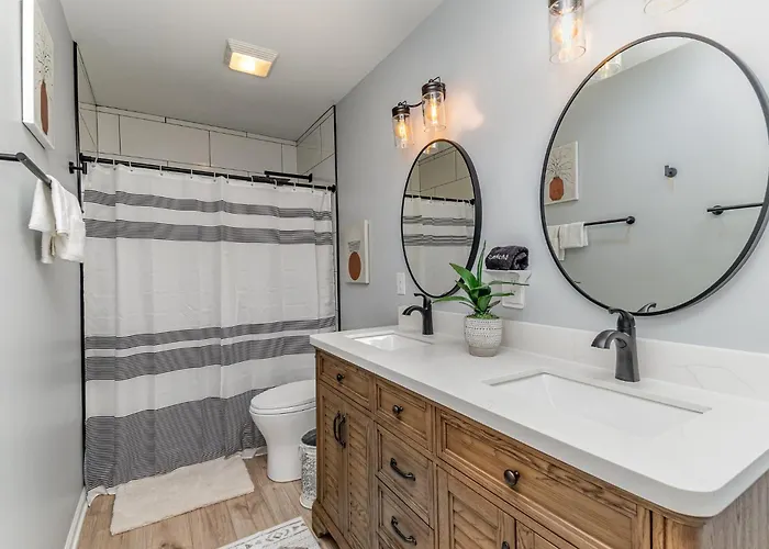 Relaxing Belmont Escape, 4Br, Pet Friendly