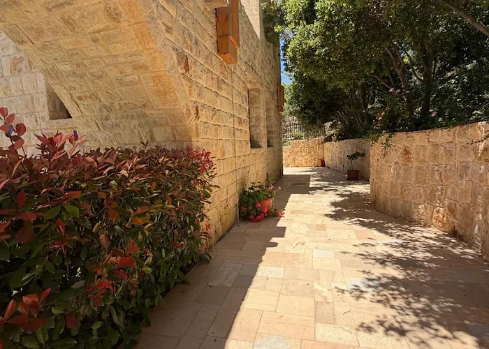 Qasr Tabet