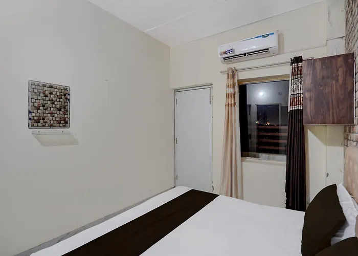 Hotel O Cross King Hotel & Restaurant