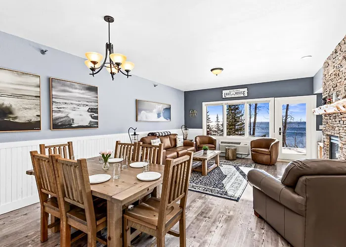 Whispering Pines Lake Views 1Br King Suite