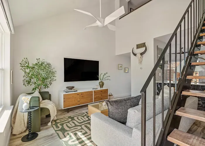 Boutique Loft In Austin Wifi Parking Pets