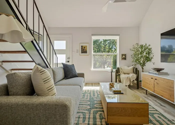 Boutique Loft In Austin Wifi Parking Pets