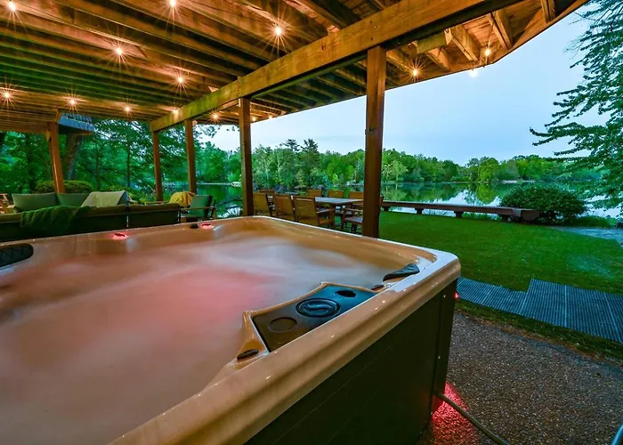 Lakefront Group Stay, Sleeps 19, Indoor Pool, Hot Tub, Arcades