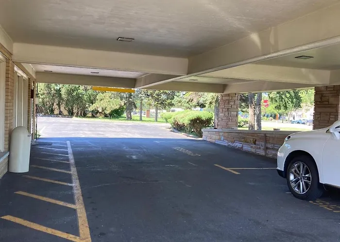 Highland Manor Motel