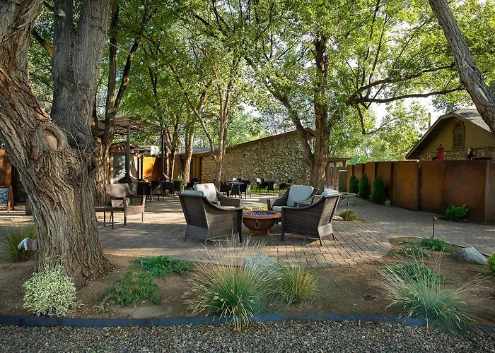 Primrose Inn And Suites