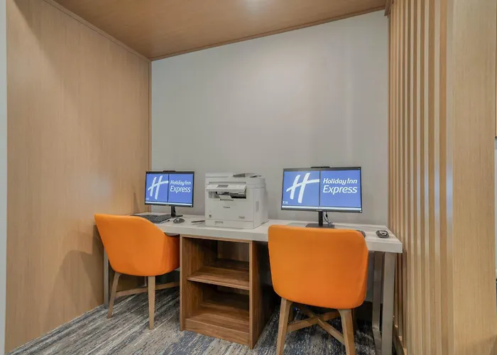 Holiday Inn Express & Suites Tyler South University Area By Ihg