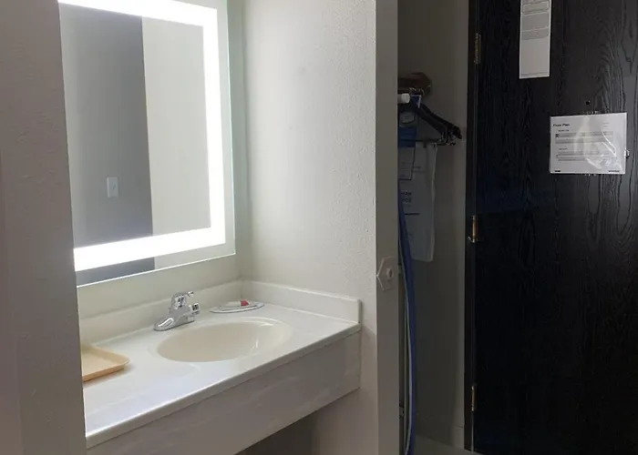 Baymont Inn & Suites