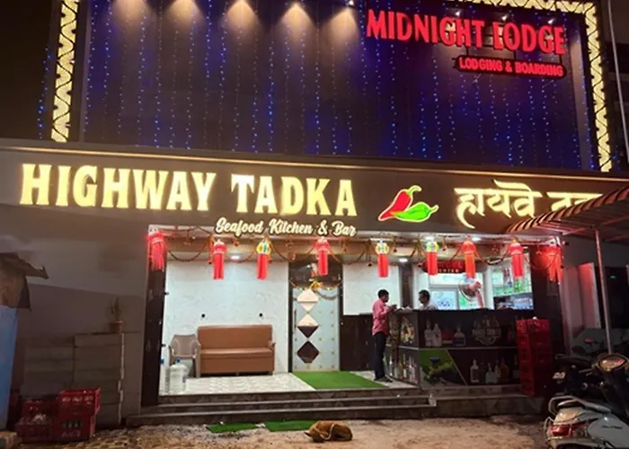 Hotel Midnight Lodging & Boarding