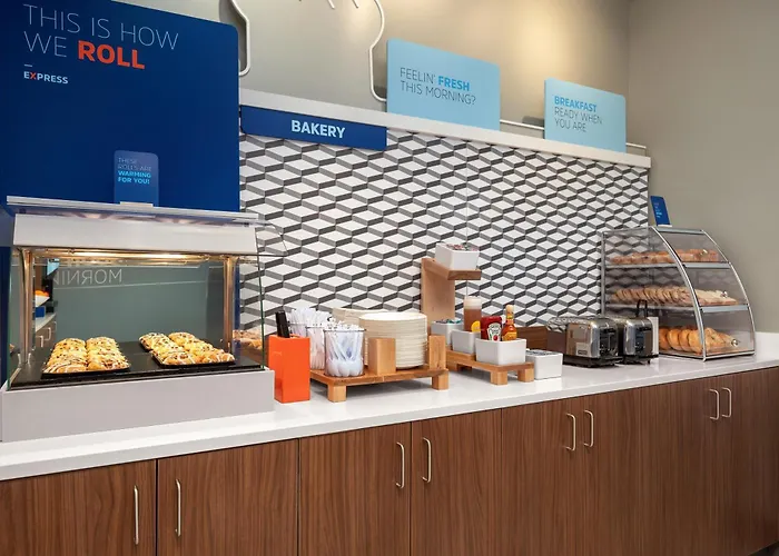 Holiday Inn Express & Suites Overland Park South By Ihg