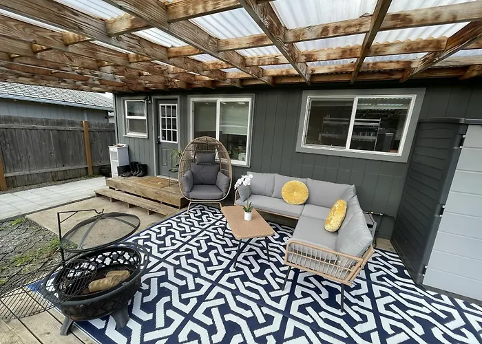Private Entrance Room 3 Miles From Eugene Airport