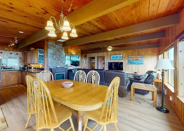 Oceanfront Dog-Friendly Home With Fireplace Ocean View Beach Access & Wifi