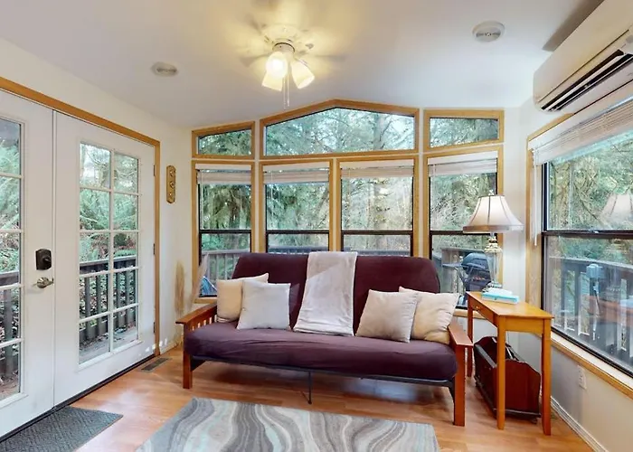 Dog-Friendly Cabin Near Beach With Private Hot Tub Grill Patio Streaming Ac