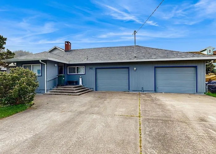 Spacious & Comfortable Home Close To The Habor Sand Dunes Beaches & Parks
