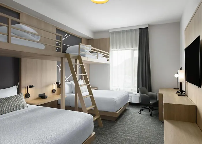 La Quinta Inn & Suites By Wyndham Kelowna Bc