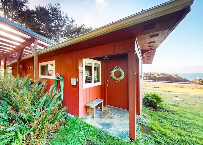 Cottage With Panoramic Ocean Views In Quiet Area - Dogs Ok