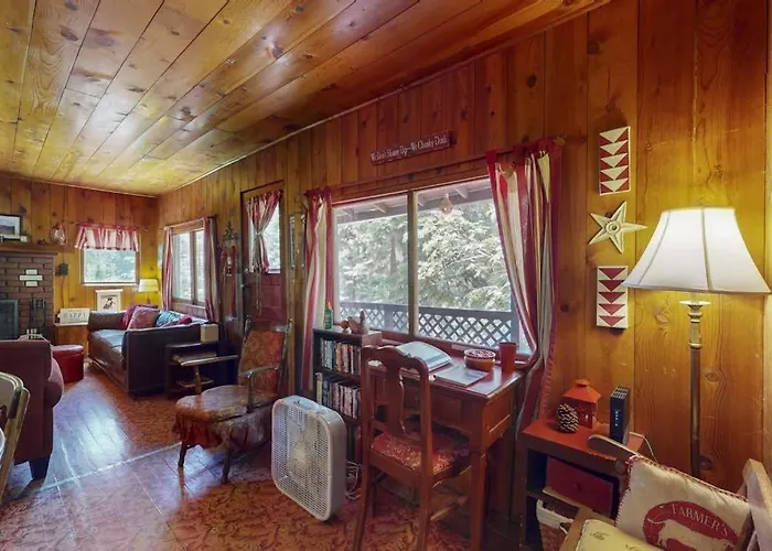 Vintage Cottage With Private Hot Tub Fireplace & Deck - Walk To The Lake Dogs Ok