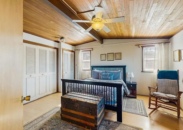 Dog-Friendly Oceanfront Cabin In The Trees With Gorgeous Views
